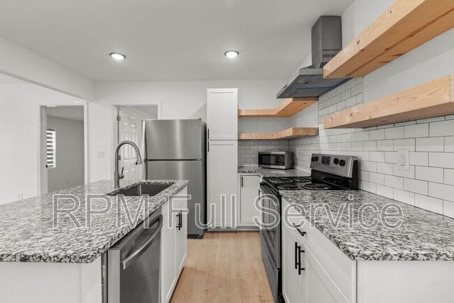 Building Photo - 2138 25th Ave N