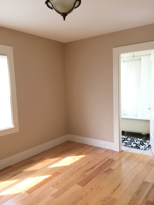 Building Photo - 1072 45th St