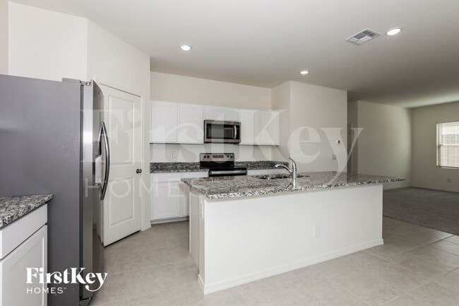 Building Photo - 3102 E Miner Dr