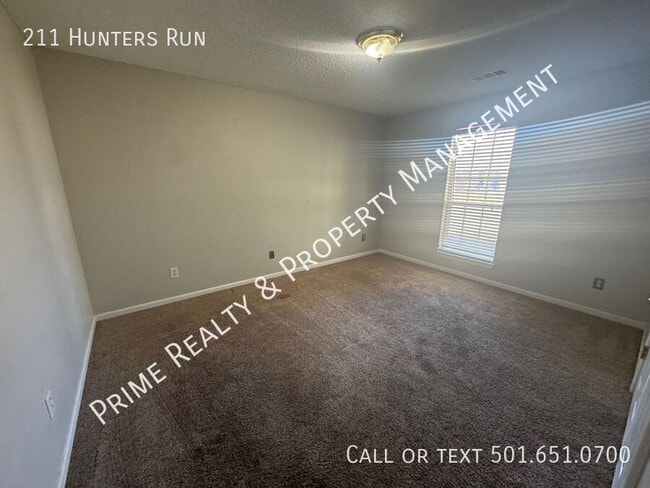 Building Photo - 211 Hunters Run