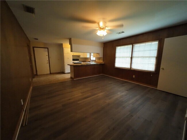 Building Photo - 5209 Maudelayne Dr N