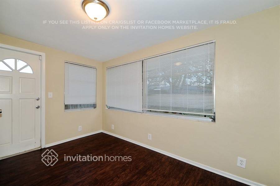 Building Photo - 3041 Holiday Lake Dr