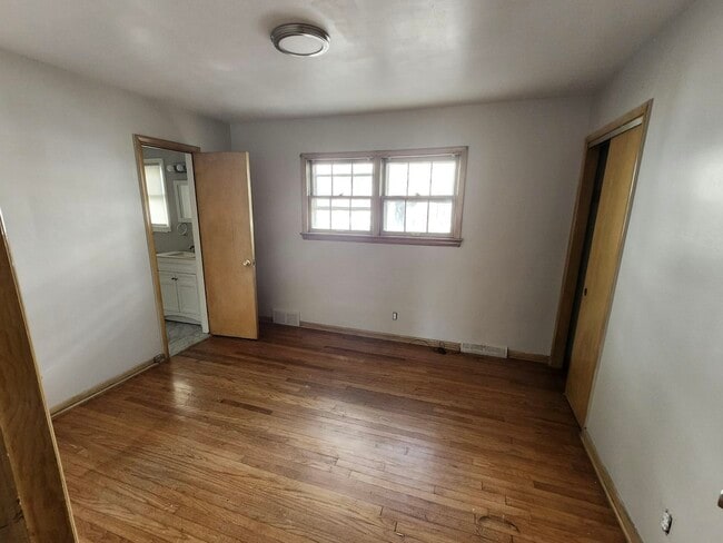 Building Photo - 18314 Chagrin Blvd