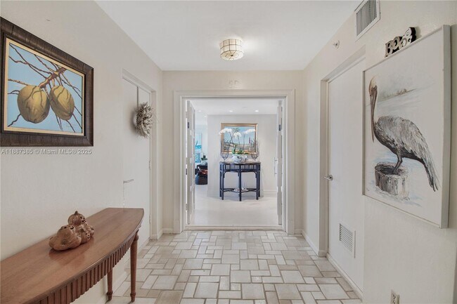 Building Photo - 613 Ocean Dr