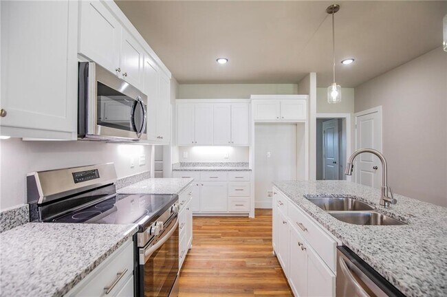 Building Photo - 907 Seaborn Way