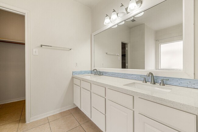 Building Photo - 20307 Wild Berry Dr