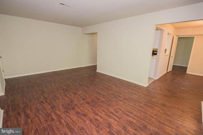 Building Photo - 800 College Ln