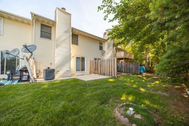 Building Photo - Beautiful 2 Bedroom, 2 Bathroom Townhouse ...