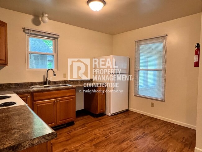 Building Photo - Charming 2-Bedroom Home with Spacious Yard
