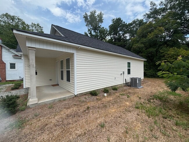 Building Photo - 104 N Slocumb St