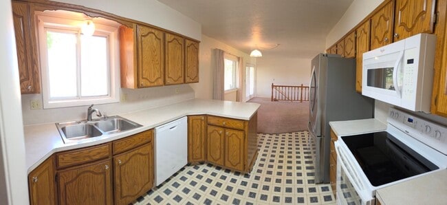 Building Photo - 3 bed, 3 bath Home in Sunnydell area Rexburg