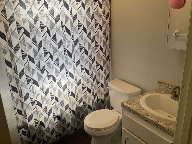 Building Photo - Welcome to Your New Home in Newberry! 3 Be...