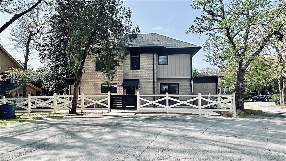 Building Photo - 38 Delmont Dr NE