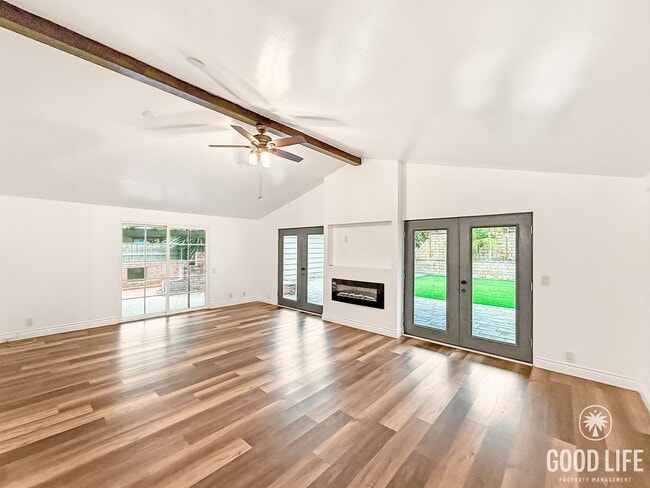 Building Photo - Updated 4B 2BA Home in Paradise Hills w/ S...