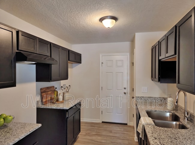 Building Photo - 8015 Mattox Ave