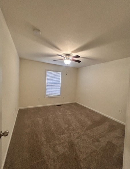 Building Photo - 1021 Fords Pointe Cir