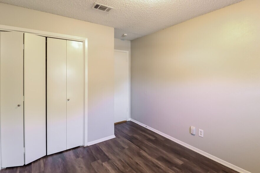 Building Photo - 521 Annapolis Dr