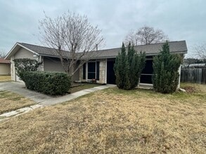 Building Photo - Nice One Story 3 bedroom 2 bath