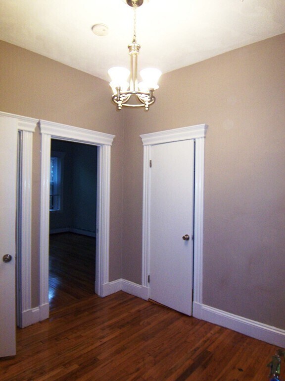 Building Photo - 61 Park Dr