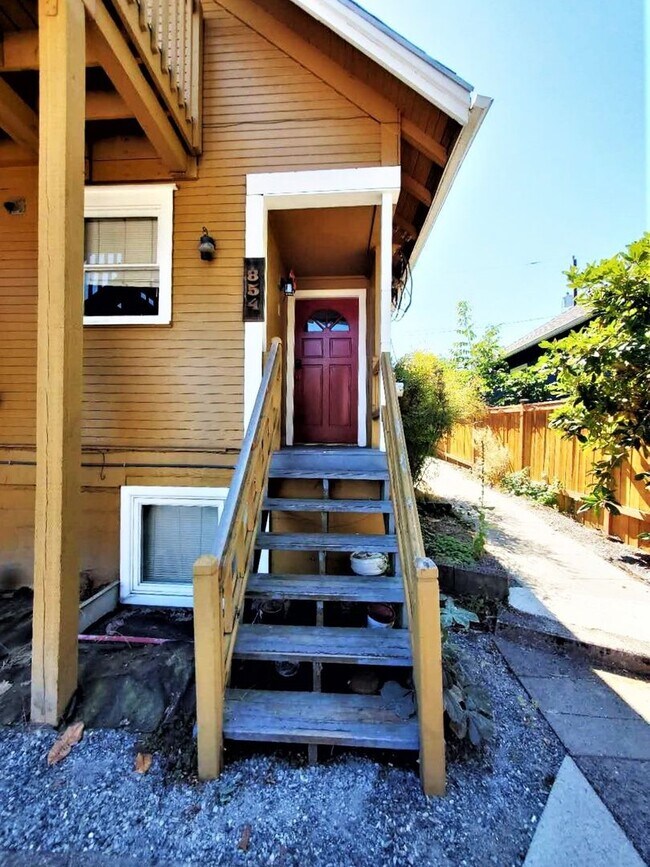Building Photo - 852 NE 57th St