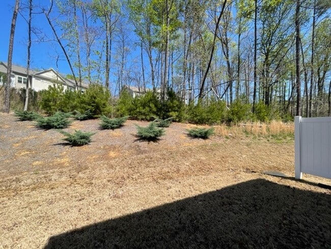 Building Photo - MOVE IN READY! Amazing end-unit townhome