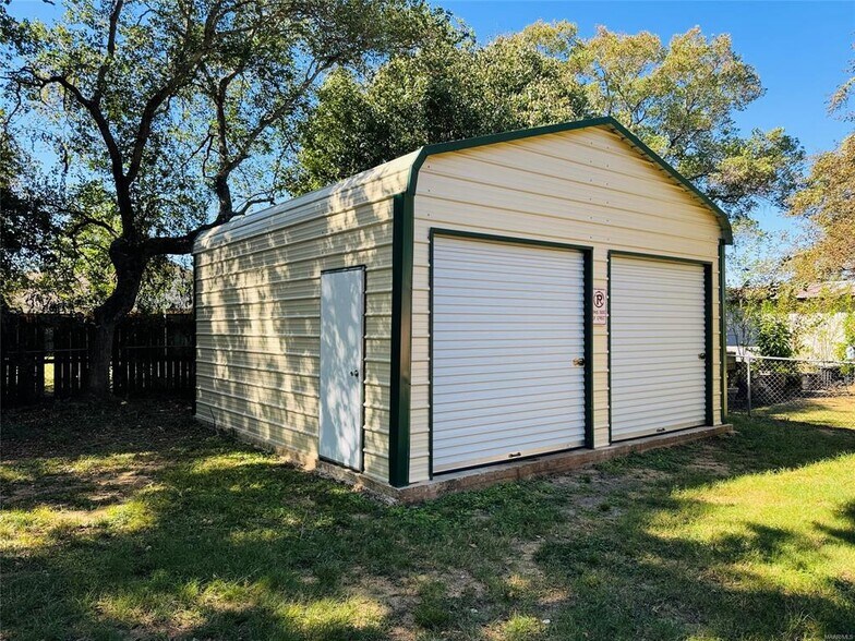 Building Photo - 728 E Gardendale Dr