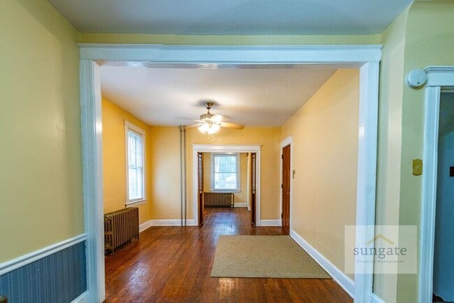 Building Photo - 3218 Evergreen Ave