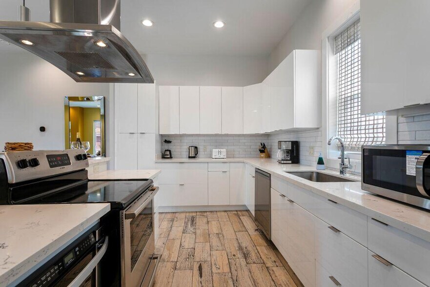 Building Photo - 3737 Bienville Ave