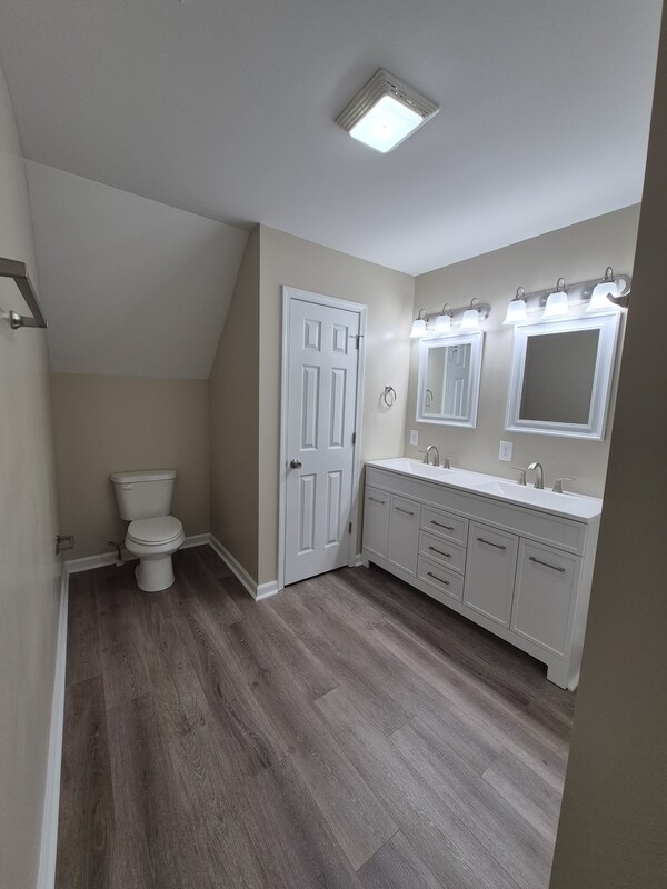 Building Photo - 209 Charlotte Cir