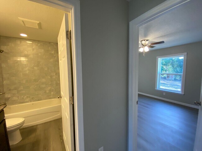 Building Photo - 10 Hemlock Cir Ct