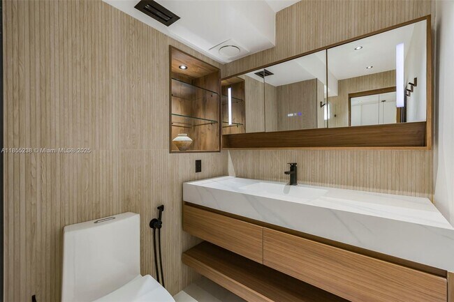 Building Photo - 9511 Collins Ave