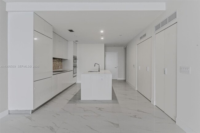 Building Photo - 711 NE 23rd Terrace