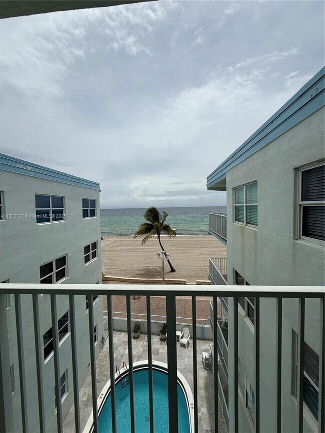 Building Photo - 2600 N Surf Rd