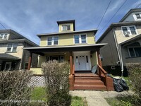 Building Photo - 703 Moosic St