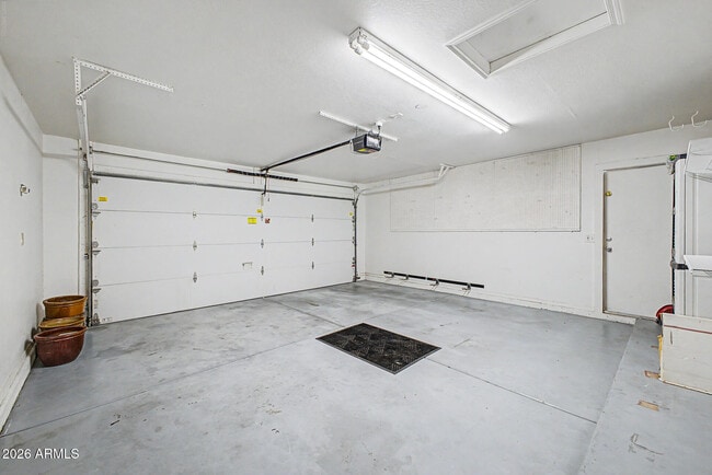 Building Photo - 933 N 94th Pl