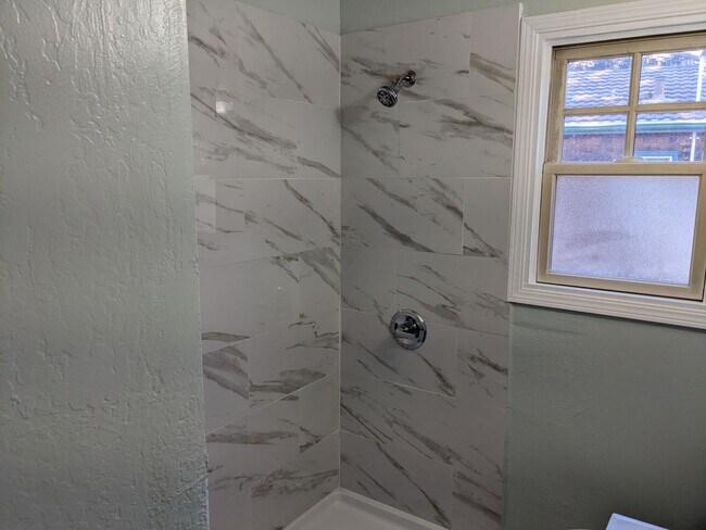 Building Photo - Stunning 1-bed, 1-bath Detached Cottage in...