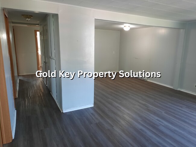 Building Photo - 4 BR 1 BA House Near Ball State with Washe...