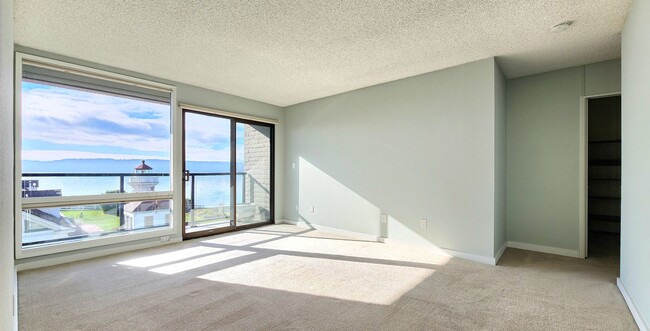 Building Photo - 2 Bedroom Condo in Mukilteo Available Now!