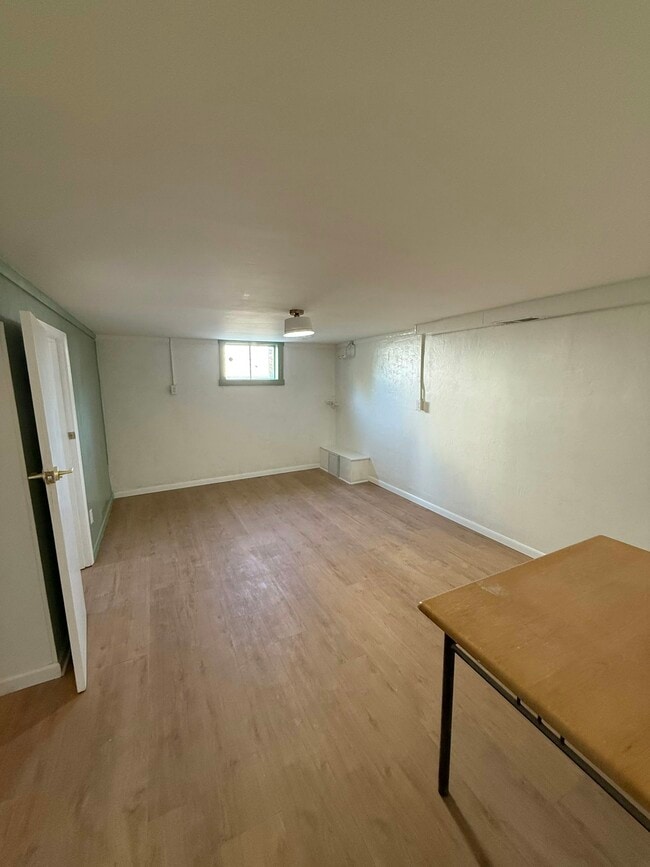 Building Photo - 617 Fletcher Ln