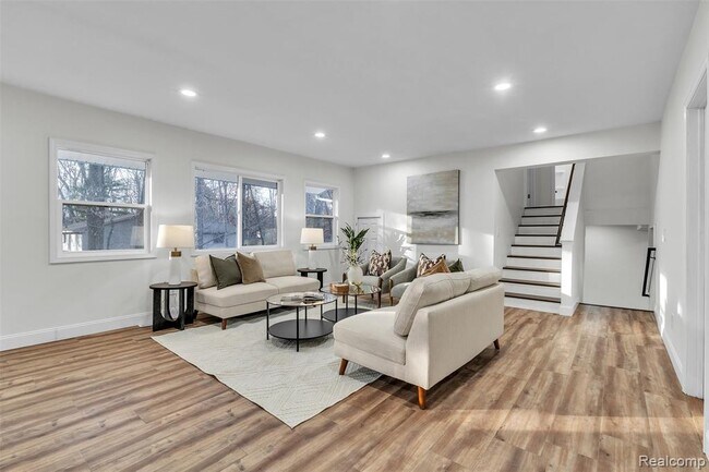 Building Photo - 8165 Leonard Dr