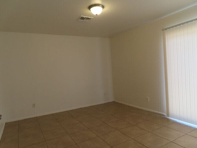 Building Photo - 2 Bedroom 1 Bath in Mesa