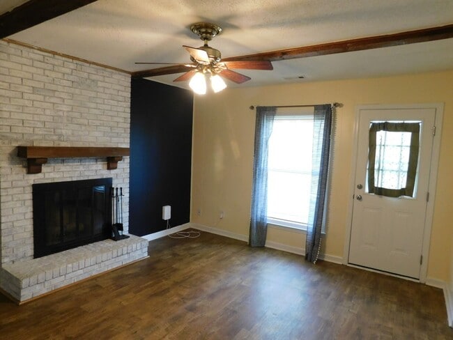 Building Photo - Quaint Family Home