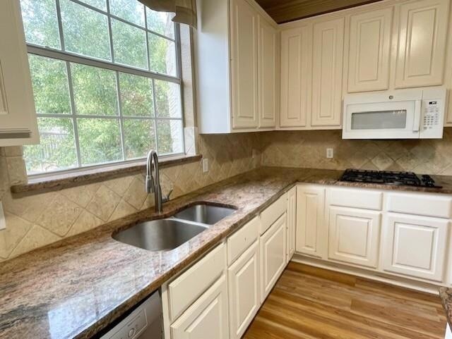 Building Photo - 8028 Bottlebrush Dr