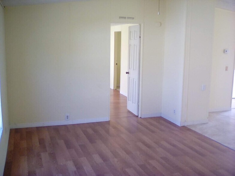 Living Room into master bedroom - 560 Fleetwood St
