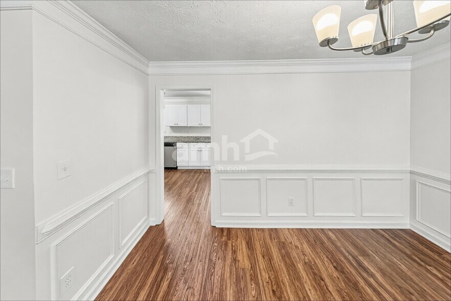 Building Photo - 1772 N Oak Dr