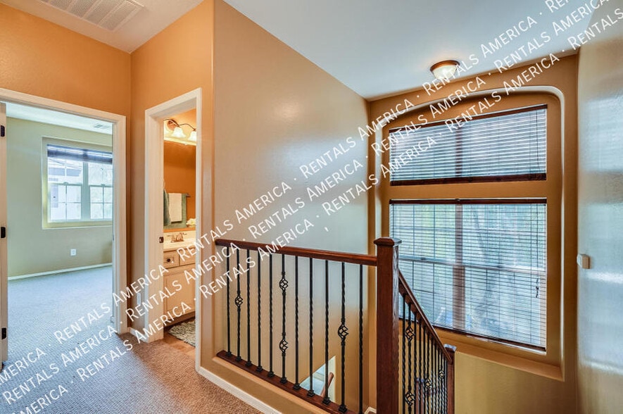 Building Photo - 2727 S Equestrian Dr