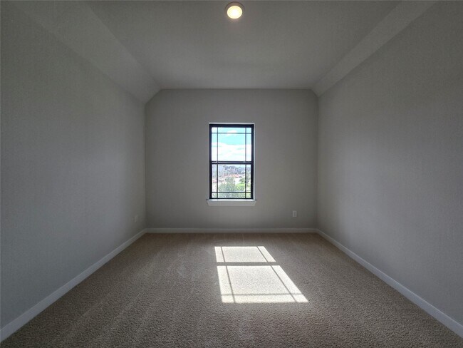 Building Photo - 29710 Burcreek Ln