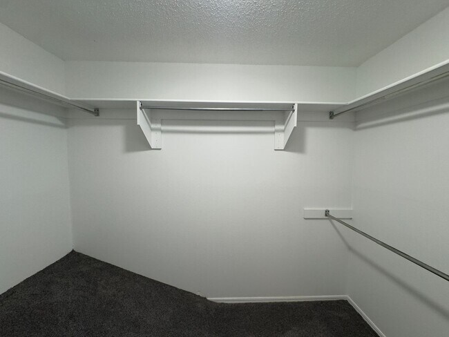 Building Photo - $500 OFF MOVE IN SPECIAL | Cozy Townhome in Quail Creek 2/2.5/2 Car Garage