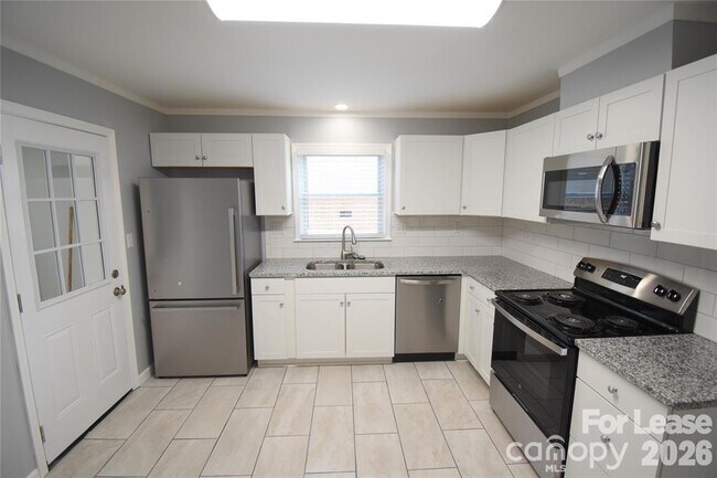 Building Photo - 924 Edgegreen Dr