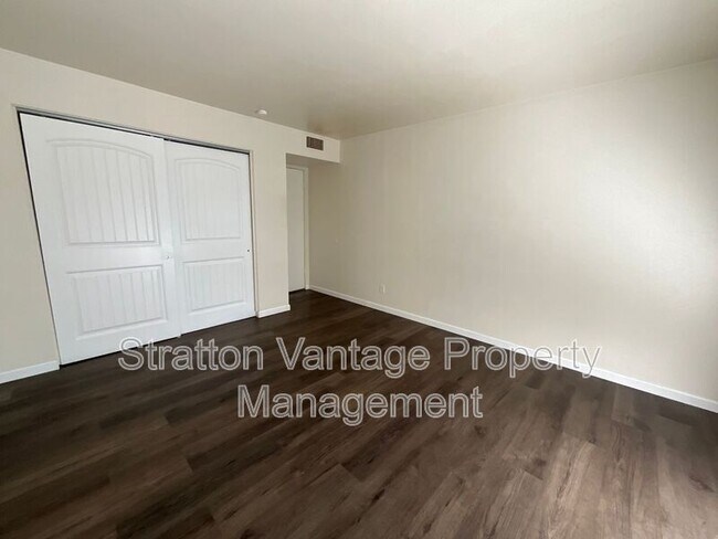 Building Photo - 6936 E 4th St